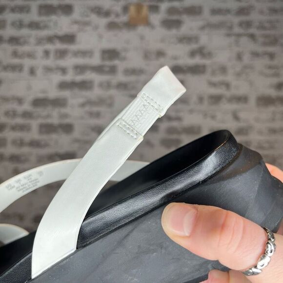 Naturalizer | women white striped jubalee sandals with black soles - Picture 4 of 8